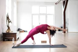 Morning Bliss Yoga (English) STUDIO